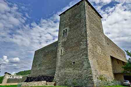 Tour d'entrée château des Allymes, Ain