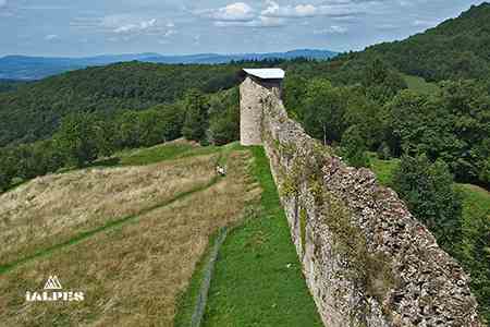 Mur de défense château des Allymes, Ain