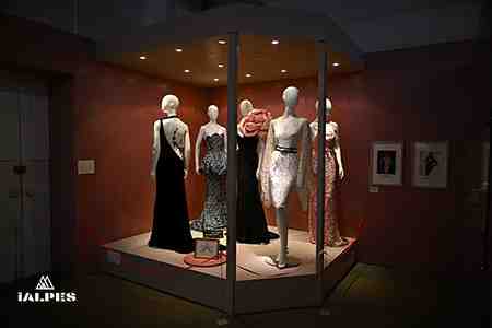Musée des soieries Bonnet, robes Denis Durand