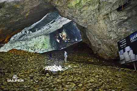 Grotte de Cerdon, Ain